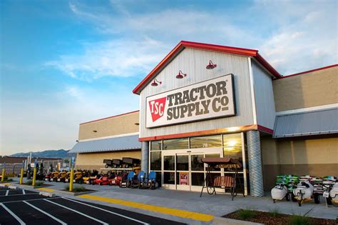 tractor supply hours today near me